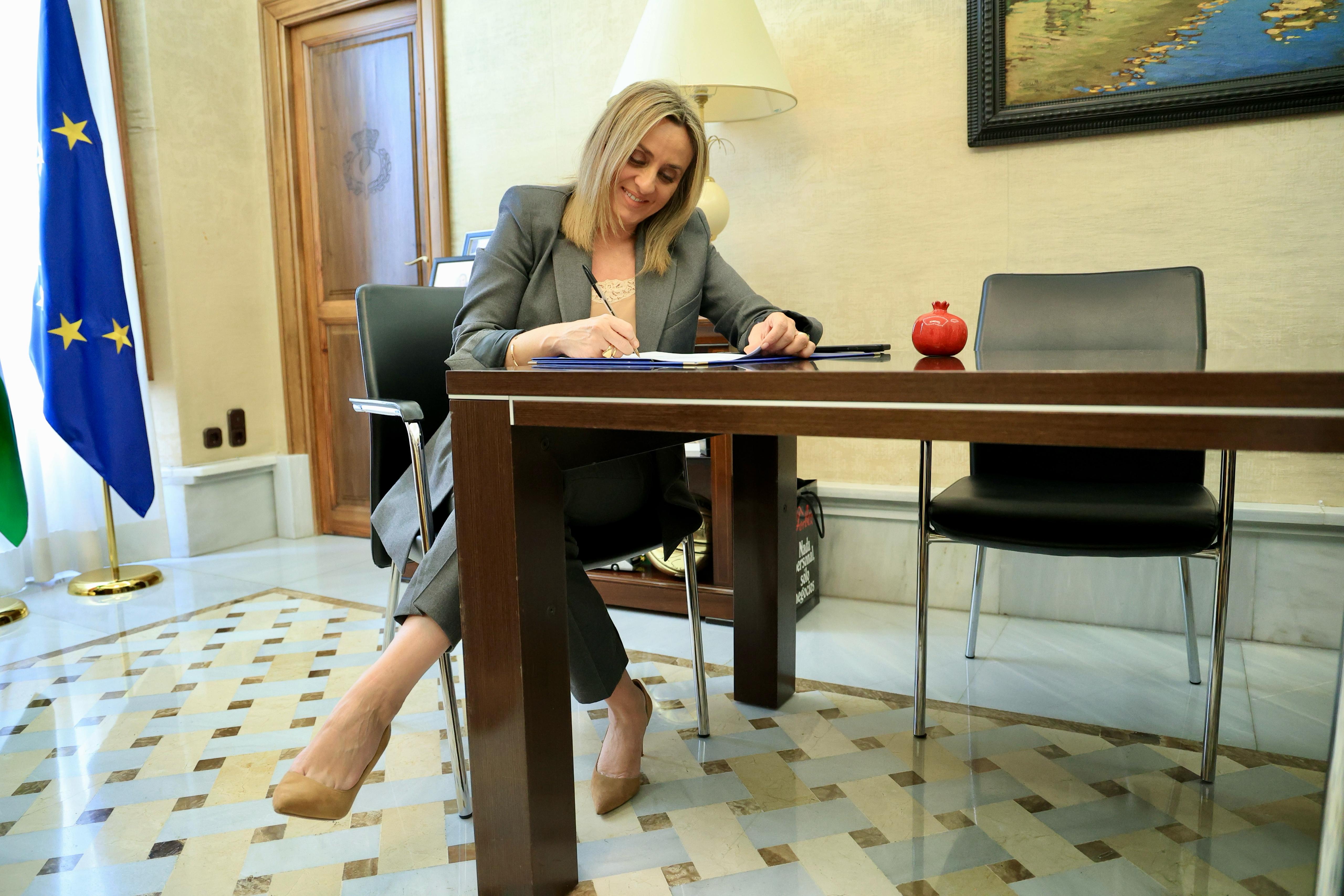 ©Ayto.Granada: LA ALCALDESA DE GRANADA TRASLADA A LA MINISTRA DE SANIDAD EL APOYO DEL PLENO A LA CANDIDATURA DE GRANADA A SER SEDE DE LA AESP EN UN PROCESO QUE “EXIGE SEA TRANSPARENTE Y BASADO EN CRITERIOS OBJETIVOS”  